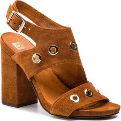 Sandały NESSI - 19566 Camel W. Pomarańczowe klapki damskie Nessi, bez wzorów, ze skóry, bez obcasa, na obcasie. W wyprzedaży za 219,00 zł.