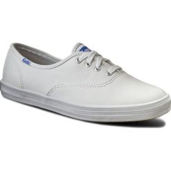 Tenisówki KEDS - Champion WH45750 White Leather. Białe półbuty damskie Keds, bez wzorów, ze skóry, bez zapięcia. W wyprzedaży za 159,00 zł.