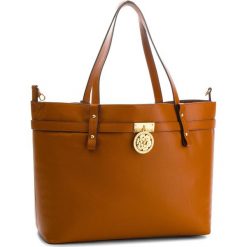 Torebka GUESS - HWPEOC L8324 CAM. Brązowe torebki klasyczne damskie Guess, z aplikacjami, ze skóry ekologicznej. W wyprzedaży za 859,00 zł.