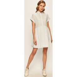 Tommy Jeans - Sukienka. Niebieskie sukienki damskie Tommy Jeans, na co dzień, s, bez wzorów, z bawełny, casualowe, bez kołnierzyka, z krótkim rękawem, krótkie, mini, proste. Za 499,90 zł.