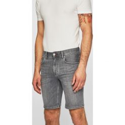 Tommy Hilfiger - Szorty. Szare spodenki i szorty męskie TOMMY HILFIGER, bez wzorów, z elastanu, casualowe. Za 399,90 zł.