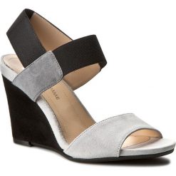 Sandały SOLO FEMME - 53106-32-G15/E37-07-00 Szary. Szare klapki damskie Solo Femme, bez wzorów, ze skóry, bez obcasa, na obcasie. W wyprzedaży za 199,00 zł.