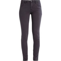 S.Oliver RED LABEL Jeansy Slim Fit black melange denim. Czarne jeansy damskie relaxed fit marki s.Oliver RED LABEL, z bawełny. W wyprzedaży za 168,35 zł.