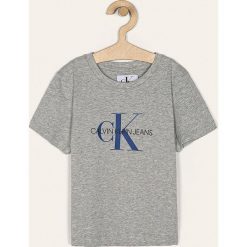 Calvin Klein Jeans - T-shirt dziecięcy 104-176 cm. Zielone t-shirty chłopięce Calvin Klein Jeans, z nadrukiem, z bawełny, bez rękawów. W wyprzedaży za 129,90 zł.