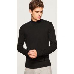Sweter z półgolfem - Czarny. Czarne swetry klasyczne męskie marki Reserved, l. Za 69,99 zł.