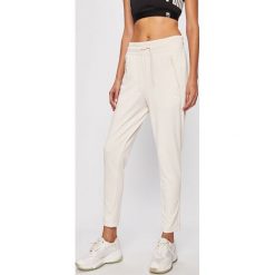Puma - Spodnie. Białe spodnie damskie Puma, s, bez wzorów, z elastanu, casualowe. Za 249,90 zł.