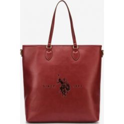U.S. Polo Assn Folsom Tall Torebka Czerwony. Czerwone torebki klasyczne damskie U.S. Polo Assn., w paski, z materiału, bez dodatków. Za 447,95 zł.