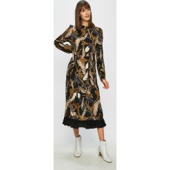 Vero Moda - Sukienka. Czarne sukienki damskie Vero Moda, na co dzień, s, bez wzorów, z poliesteru, casualowe, z okrągłym kołnierzem, bez rękawów, proste. Za 219,90 zł.