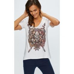 Medicine - Top Suffron Spice. Białe topy damskie marki MEDICINE, s, z nadrukiem, z bawełny. W wyprzedaży za 29,90 zł.