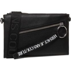 Torebka Versace Jeans Couture E1VVBBZX. Czarne listonoszki damskie Versace Jeans Couture, bez wzorów, z jeansu, bez dodatków. W wyprzedaży za 469,00 zł.