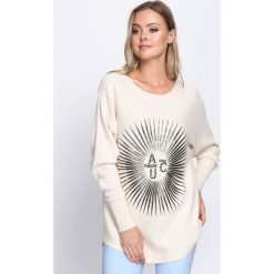 Beżowy Sweter Staying Alive. Brązowe swetry klasyczne damskie marki Born2be, s, z nadrukiem, z dzianiny, z okrągłym kołnierzem. Za 74,99 zł.