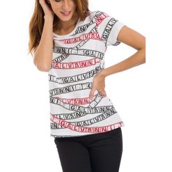 T-shirt w kolorze białym ze wzorem. Białe t-shirty damskie GALVANNI, s, z nadrukiem, z okrągłym kołnierzem. W wyprzedaży za 79,95 zł.