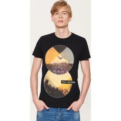 T-shirt z fotonadrukiem - Czarny. Czarne t-shirty damskie House, s, bez wzorów, bez kołnierzyka. Za 29,99 zł.