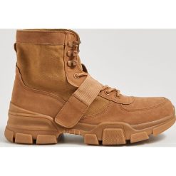 Buty trapery - Brązowy. Pomarańczowe buty trekkingowe damskie Sinsay. Za 99,99 zł.