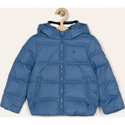 Tommy Hilfiger - Kurtka puchowa 104-176 cm. Niebieskie kurtki chłopięce TOMMY HILFIGER, bez wzorów, z elastanu, krótkie, z kapturem. Za 779,90 zł.