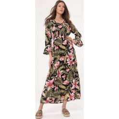 Czarna Sukienka Raceme. Czarne sukienki damskie Born2be, s, bez wzorów, klasyczne, bez kołnierzyka, bez rękawów, maxi, rozkloszowane. Za 39,99 zł.