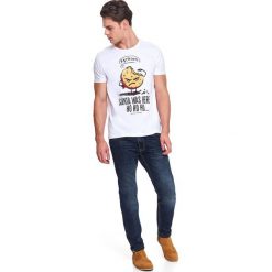 T-shirt ze świątecznym z nadrukiem. Białe t-shirty męskie Top Secret, na zimę, xxl, z nadrukiem, z bawełny, wizytowe, z okrągłym kołnierzem, krótkie. W wyprzedaży za 19,99 zł.