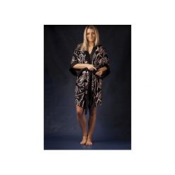 SZLAFROK KIMONO czarny w różowy wzór. Czarne szlafroki damskie Intime, m, bez wzorów, z bawełny, bez rękawów, bez kaptura. Za 249,00 zł.