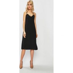Haily's - Sukienka. Czarne sukienki damskie Haily's, na co dzień, s, bez wzorów, z elastanu, z okrągłym kołnierzem, bez rękawów, midi, proste. W wyprzedaży za 59,90 zł.