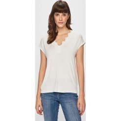 Vero Moda - Top. Czerwone bluzki damskie Vero Moda, s, bez wzorów, z elastanu, bez kołnierzyka. W wyprzedaży za 49,90 zł.