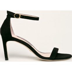 Stuart Weitzman - Sandały. Brązowe sandały damskie Stuart Weitzman, bez wzorów, ze skóry, bez obcasa, na obcasie, na klamry. Za 1699,00 zł.