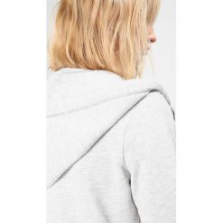 Tommy Jeans ESSENTIAL ZIP HOODIE Bluza rozpinana light grey. Czerwone kardigany damskie marki Selected Femme, z bawełny. Za 399,00 zł.