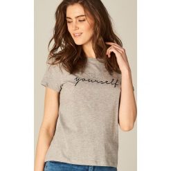 Koszulka z nadrukiem - Jasny szar. Szare t-shirty damskie Mohito, l, z nadrukiem. Za 59,99 zł.