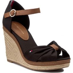 Espadryle TOMMY HILFIGER - Elena 56D FW0FW00905 Black 990. Czarne espadryle damskie TOMMY HILFIGER, bez wzorów, ze skóry, bez obcasa, na koturnie. W wyprzedaży za 269,00 zł.