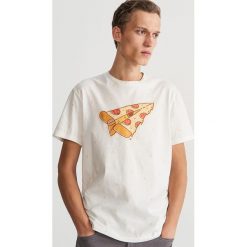 T-shirt z nadrukiem - Kremowy. Białe t-shirty damskie Reserved, s, z nadrukiem, bez kołnierzyka. Za 49,99 zł.