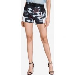 Versace Jeans Szorty Czarny Niebieski. Niebieskie szorty damskie Versace Jeans, xs, bez wzorów, z elastanu. Za 791,95 zł.