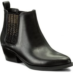 Sztyblety GUESS - Verla FLVER3 LEA09 BLACK. Czarne botki damskie na obcasie marki Guess, z materiału. W wyprzedaży za 419,00 zł.