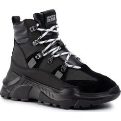 Sneakersy VERSACE JEANS COUTURE - E0YUBSC4 71239 899. Czarne sneakersy męskie Versace Jeans Couture, na co dzień, bez wzorów, z jeansu, bez zapięcia. Za 989,00 zł.