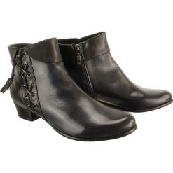 PIAZZA 961725-5 blau/schwarz, botki damskie. Botki damskie Piazza, ze skóry, bez obcasa, na obcasie, na zamek. W wyprzedaży za 386,90 zł.