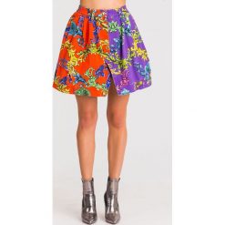 SPÓDNICA Versace Jeans Couture. Czerwone spódniczki damskie z aplikacjami, z elastanu, mini. Za 950,95 zł.