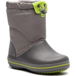 Śniegowce CROCS - Crocband Lodgepoiont Boot K 203509 Smoke/Graphite. Szare śniegowce chłopięce marki Crocs. W wyprzedaży za 169,00 zł.