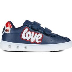 Sneakersy "Skylin" w kolorze granatowym. Niebieskie trampki dziewczęce geox kids, z aplikacjami, z gumy, bez zapięcia. W wyprzedaży za 139,95 zł.