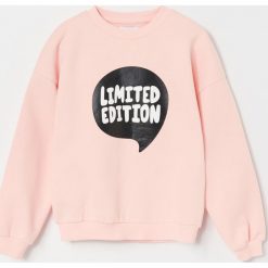 Bluza dresowa z napisem - Różowy. Różowe bluzy damskie Reserved, z napisami, z dresówki, bez rękawów, bez kaptura. Za 45,99 zł.