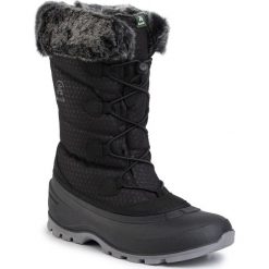 Śniegowce KAMIK - Momentum2 NK2178 Black. Czarne kozaki damskie Kamik, z tworzywa sztucznego, bez zapięcia. W wyprzedaży za 339,00 zł.