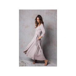 Pudrowa Sukienka Freya. Różowe sukienki damskie Nalu bodywear, na randkę, l, bez wzorów, z wiskozy, bez kołnierzyka, bez rękawów, kopertowe. Za 449,00 zł.