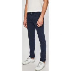 Tommy Jeans - Spodnie. Niebieskie spodnie męskie Tommy Jeans, na co dzień, bez wzorów, z elastanu, casualowe. W wyprzedaży za 339,90 zł.