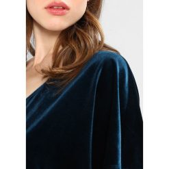 Sukienki hiszpanki: Saint Tropez VELVET WRAP OVER Sukienka koktajlowa blue