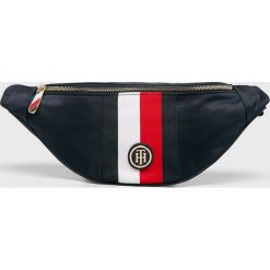 Tommy Hilfiger - Nerka. Niebieskie nerki damskie TOMMY HILFIGER, w paski, z nylonu, casualowe, średnie, bez dodatków. W wyprzedaży za 229,90 zł.