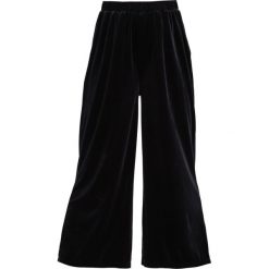 Jeansy damskie: Tiger of Sweden Jeans ANNORA Spodnie materiałowe black