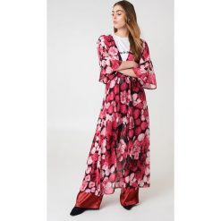 NA-KD Boho Szyfonowa sukienka płaszczowa - Pink,Multicolor. Różowe sukienki damskie marki NA-KD Boho, bez wzorów, z poliesteru, boho, bez kołnierzyka, bez rękawów, maxi. W wyprzedaży za 27,88 zł.