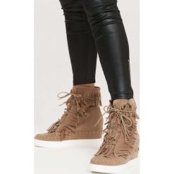 Beżowe Sneakersy Capital Letters. Brązowe koturny damskie vices, bez obcasa, na platformie, na sznurówki. Za 59,99 zł.