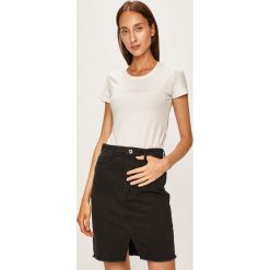 Emporio Armani - T-shirt. Różowe bluzki damskie Emporio Armani, s, z aplikacjami, z elastanu, z okrągłym kołnierzem. Za 219,90 zł.