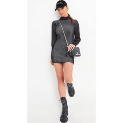 SUKIENKA VALSESIA JOHN RICHMOND. Sukienki damskie John Richmond, xs, bez wzorów, eleganckie, bez kołnierzyka, bez rękawów. Za 1379,00 zł.
