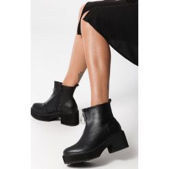 Czarne Botki Vittoria. Czarne botki damskie Born2be, na jesień, z okrągłym noskiem, za kostkę, na niskim obcasie, na obcasie, na zamek. Za 159,99 zł.