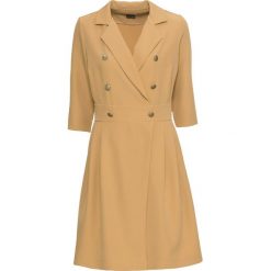 Sukienka bonprix wielbłądzia wełna. Brązowe sukienki damskie bonprix, bez wzorów, z wełny, eleganckie, z wykładanym kołnierzem, bez rękawów, kopertowe. Za 129,99 zł.