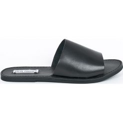 Steve Madden - Klapki Grace. Czarne klapki damskie Steve Madden, bez wzorów, ze skóry, bez obcasa. W wyprzedaży za 179,90 zł.